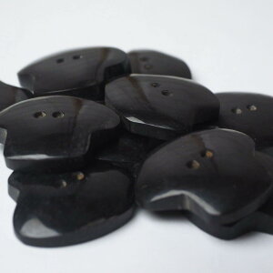 インド 手彫りボタン5個セット 丸 白色 二つ穴 プレゼント アジアン クリスマス ハンドメイド 手作り エスニック ネコポスOK ナチュラル素材