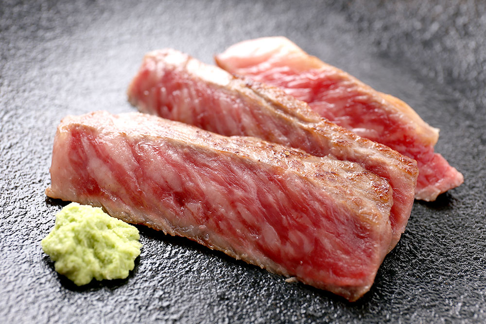今年人気のブランド品や近江牛 赤身ステーキ用130g 3枚滋賀県から安心の産地直送で新鮮な牛肉をお届けします 牛肉