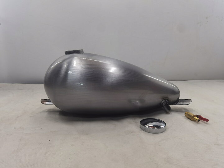 楽天市場】T-139 汎用 ハーレー用 9L マスタングタンク チョッパー 