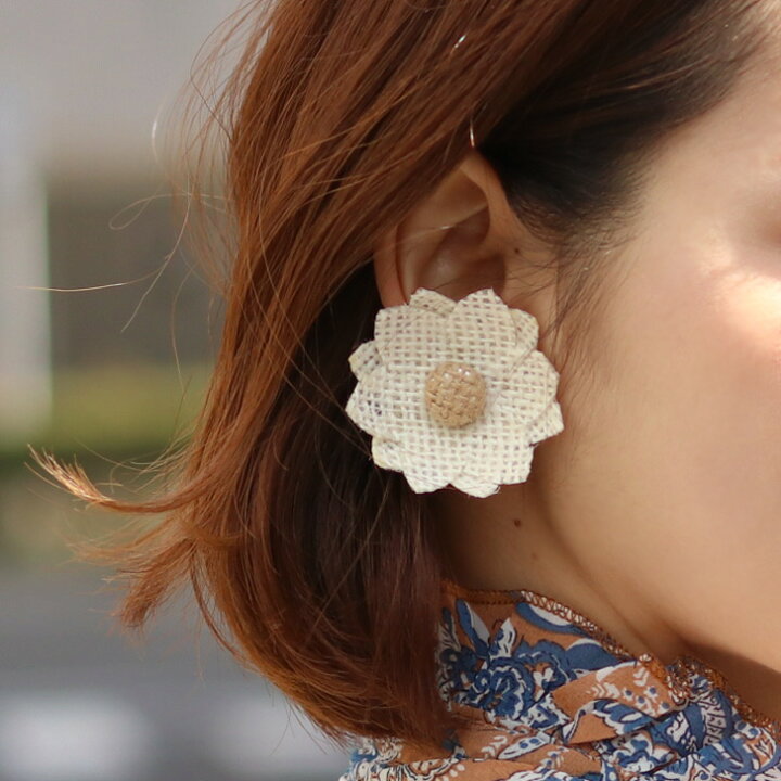楽天市場 リネンビッグフラワーイヤリング レディース アクセサリー 花 ネジバネ式 雑貨 小物 ジュエリー 大振り 大ぶり 大きめ ボリューム 夏 春 ギフト 贈り物 プレゼント バイカラー 配色 シンプル カジュアル メール便 送料無料市場 Real Style リアルスタイル