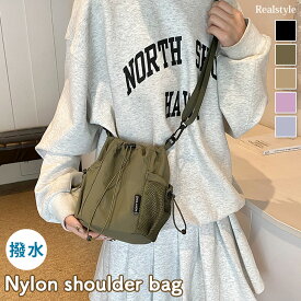 ドローコードポケット撥水ナイロンバケツ型巾着ショルダーバッグ レディース メンズ バッグ ポーチ 小物入れ 軽量 ミニ 小さい 小さめ 斜めがけ 肩掛け 大人 キッズ おしゃれ 可愛い カジュアル アウトドア メール便