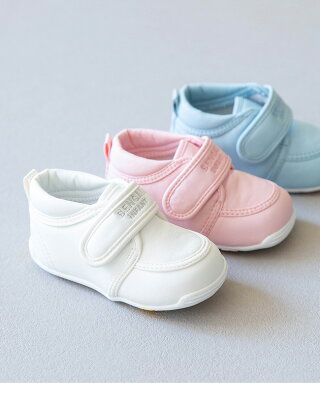 赤ちゃんの足をしっかりサポートファーストシューズ