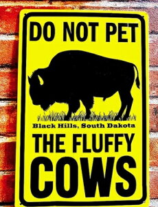 y ӂӂ̋𕏂łȂł z eB uLŔ DO NOT PET THE FLUFFY COWS Sign Plate