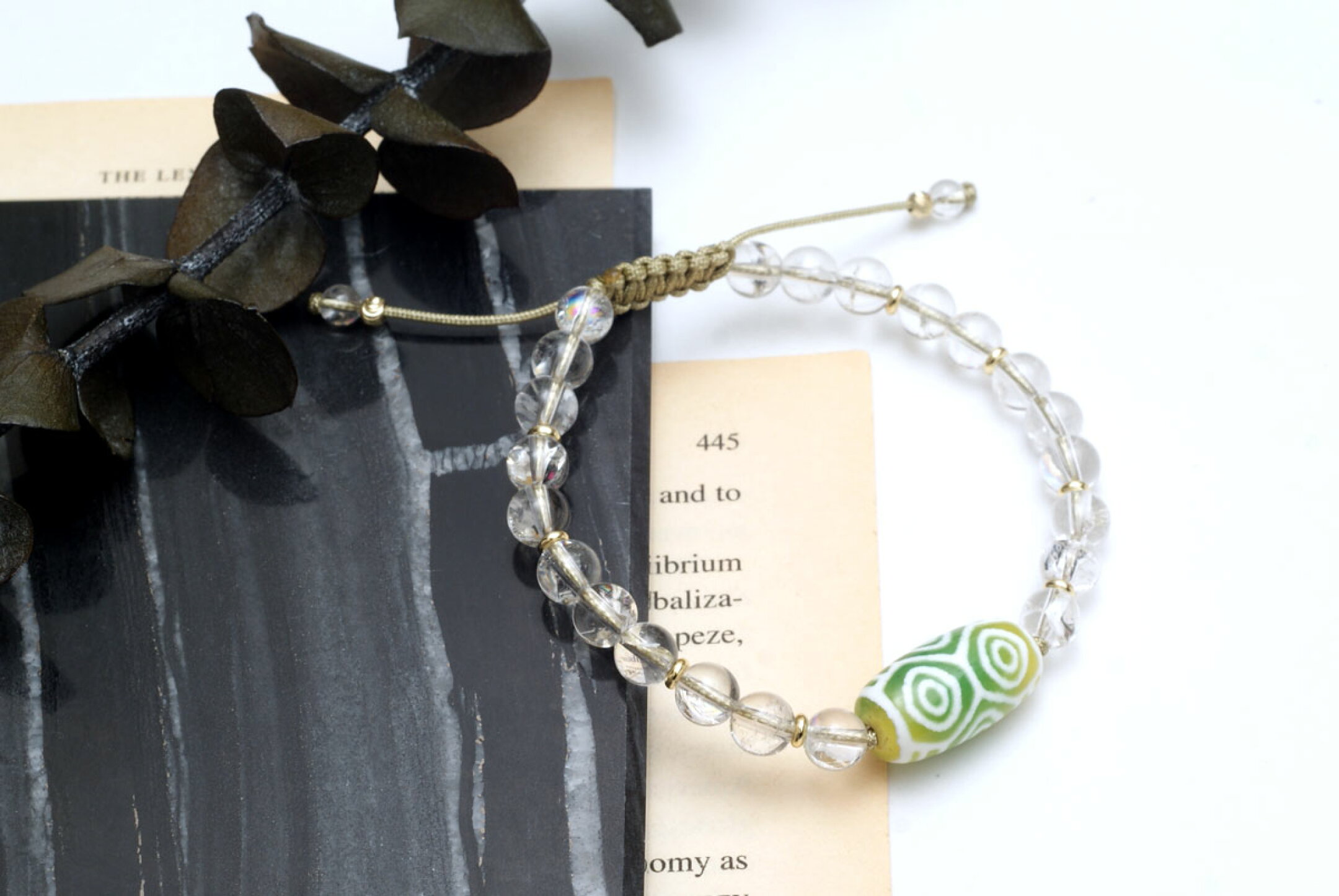 ＞＞＞雨上がりのレインボー黄緑バイカラー龍眼天珠（1/2）