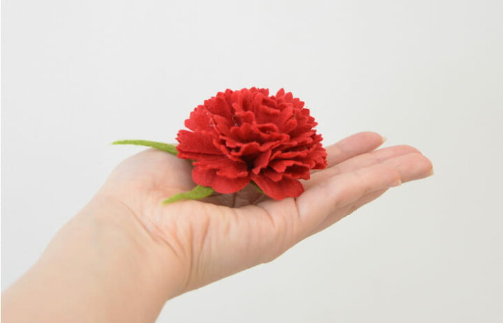 楽天市場 カーネーションの造花 クリップ付き 花の直径約 6センチ 1個セット 花 カーネーション ラッピング用品 造花 パーツ 材料 資材 フラワーモチーフ フェルト ハンドメイド 手芸 クラフト 業務用 枕と眠りのおやすみショップ