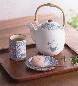 【美濃焼】 ミッフィー　和小紋　マグカップ（井桁模様） | 陶器の事なら親たぬき子たぬき