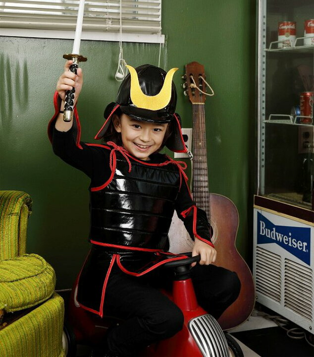 楽天市場 甲冑ファイター キッズ 黒100 武将 コスプレ 侍 衣装 サムライ コスチューム かっこいい 男の子 キッズ 衣装 なりきりコスチューム ハロウィン 衣装 パーティー イベント 2670 パーティグッズ クラッカーカネコ
