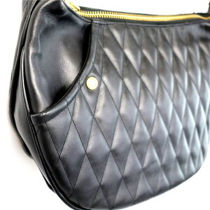 �y�|�C���g10�{�z ���K��舵���X 3109022 Schott �V���b�g PADDED BANANA BAG/�p�f�b�h �o�i�i �o�b�O �����Y ���U�[�{�v ���v �{�� ���A�����U�[ �� �u���b�N �{�f�B�[�o�b�O �΂߂����o�b�O
