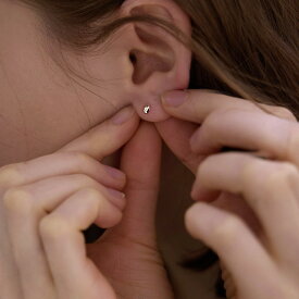 送料無料 シルバー925 マイクログレインピアス ミニマルデザイン 上品 金属アレルギー対応 ギフト