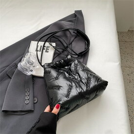 キルティングバッグ ショルダーバッグ トートバッグ メタリック 刺繍 巾着 レディース ナイロン 軽量 斜めかけ 肩掛け 秋 冬 バッグ 大容量 春 送料無料 福袋 sale セール バーゲン プレゼント