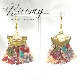 ハンドメイド　ピアス　フックピアス　サージカルステンレス　刺繍リボン