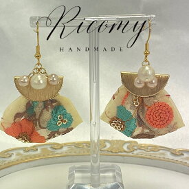 ハンドメイド　ピアス　フックピアス　サージカルステンレス　刺繍リボン