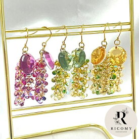 ハンドメイド　サージカルステンレス　ピアス　フックピアス　レジン　ビーズ