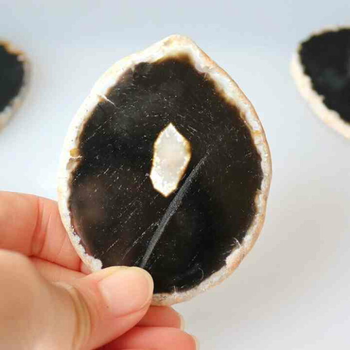 楽天市場】瑪瑙 アゲートプレート ブラック ワンコイン 1枚 天然石 台座 飾り インテリア スライス お任せ パワーストーン アゲート ポリッシュ コースター カリグラフィー 席札 ネームプレート 台 : 天然石のお店 Pasmii 楽天市場】瑪瑙 アゲートプレート ブラック ワンコイン 1枚 天然石 台座 飾り インテリア スライス お任せ パワーストーン アゲート ポリッシュ コースター カリグラフィー 席札 ネームプレート 台 : 天然石のお店 Pasmii