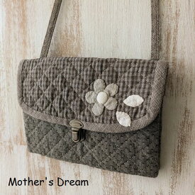 パッチワークキット シックなお花のポシェット ハンドメイドポシェット 手作りバッグ パッチワークバッグ 布製バッグ アップリケバッグ