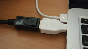 yzApplep Mini Displayport/Thunderbolt to Displayport ϊA_v^(mini DP-DP)𑜓xΉyP25Apr15z