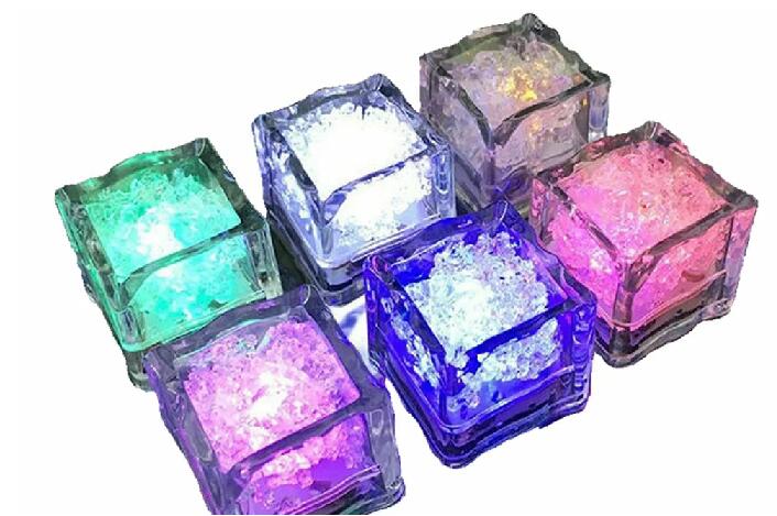 爆売り メール便発送 光る氷 氷型ライト キューブ アイス 12個セットtecc-lightice 半額 センサーライト インテリア LED ライト
