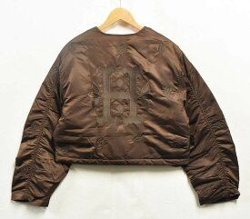 【未使用品】【展示試着品】HUF ハフ PAISLEY SATIN BOMBER ボンバージャケット ノーカラー ナイロンジャケット 中綿 ブルゾン ブラウン ペイズリー柄 刺繍 レディースS【新品】▼