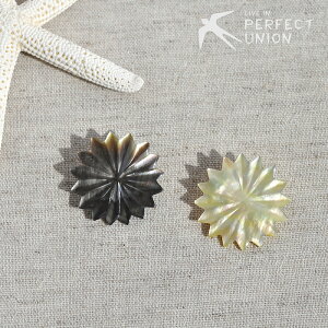 シェルブローチ/フラワーH ハンドメイド 手作り 手彫り シェル ブローチ 可愛い シンプル ギフト デイリー使いに ワンポイント プチプラ 貝 大人かわいい 自然素材 ナ