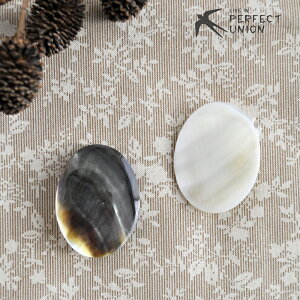 ハンドメイド/シェルブローチ/プレーンオーバル 手作り 手彫り おしゃれ シェル ブローチ 可愛い シンプル ギフト ワンポイント プチプラ 貝 大人かわいい 自然素材 ナ