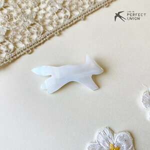 ハンドメイド/シェルブローチ/キツネ 手作り 手彫り シェル ブローチ 可愛い おしゃれ シンプル ギフト ワンポイント プチプラ 貝 大人かわいい 自然素材 ナチュラル