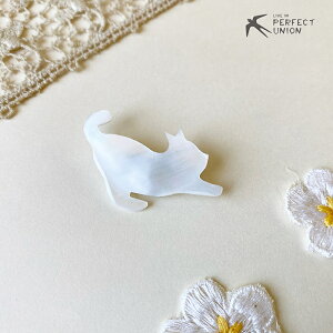 ハンドメイド/シェルブローチ/子猫 手作り 手彫り おしゃれ シェル ブローチ 可愛い シンプル ギフト ワンポイント プチプラ 貝 大人かわいい 自然素材 ナチュラル 人