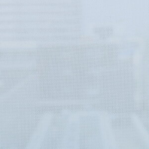 何度も貼れる窓ガラスフィルム 遮熱 遮光に優れた メッシュ 目隠し 節電 遮熱フィルム UVカット率82% プライバシー保護 防災 ホワイト ブラック 92×90cm 水だけで貼れる おしゃれ