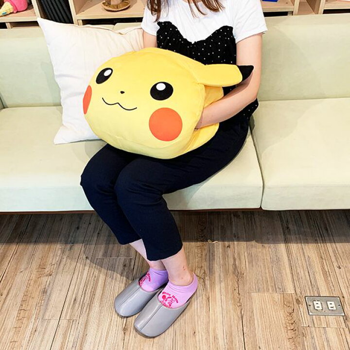 楽天市場 ポケットモンスター ポケモン ピカチュウ Hug Me クッション あったか リラックス 黄色 キャラグッズ Perfect World Tokyo