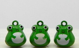 ☆ 可愛い　鈴　幸せかえるさん　1個　☆　四つ葉のクローバーの付いたかえるさん　◇　かえる鈴　カエル鈴　すず◇ペットの首輪や根付・ストラップにも♪　四つ葉　幸せ　ラッキー