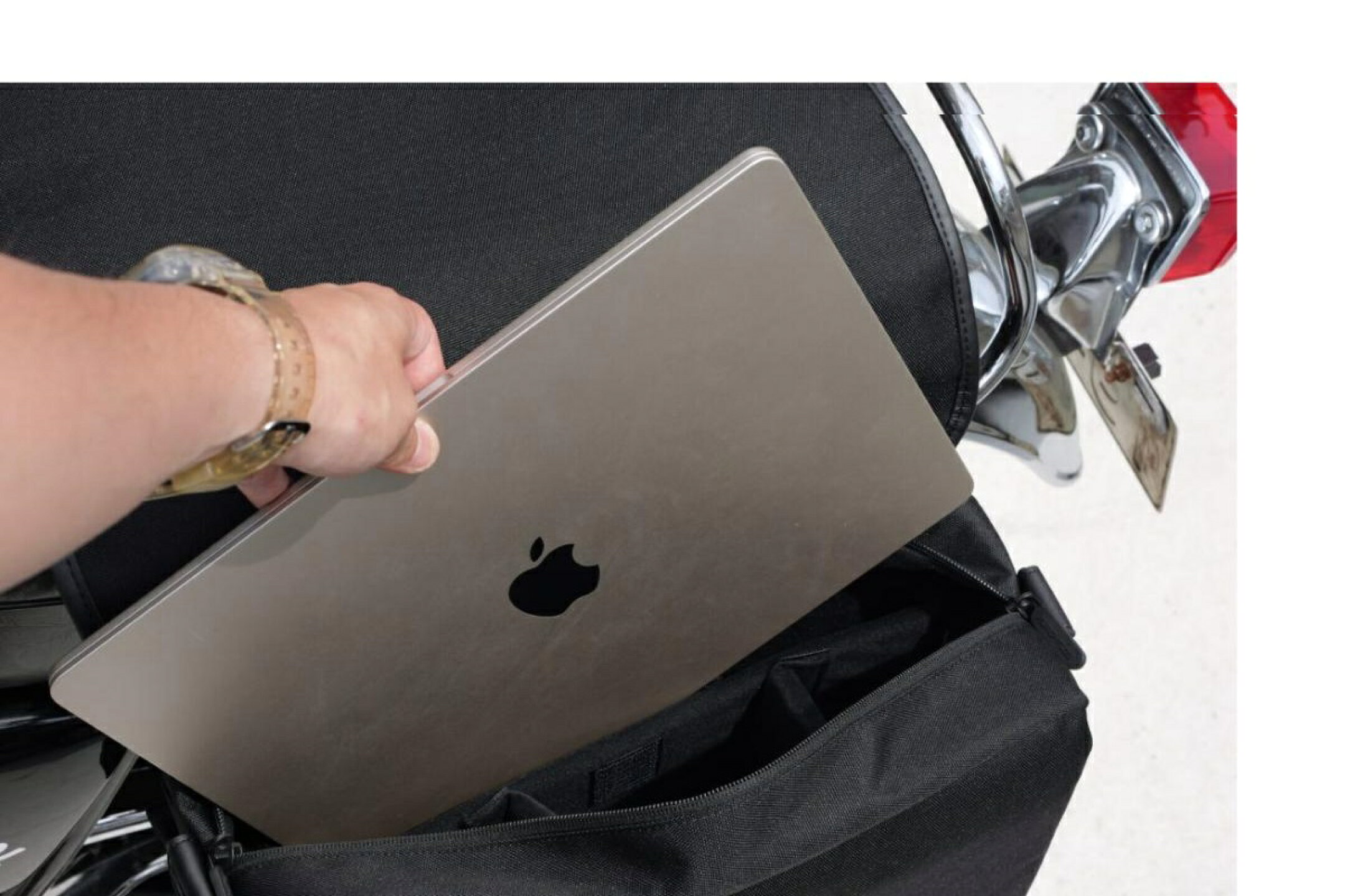 15インチMacBook Air(2024)を収納した様子