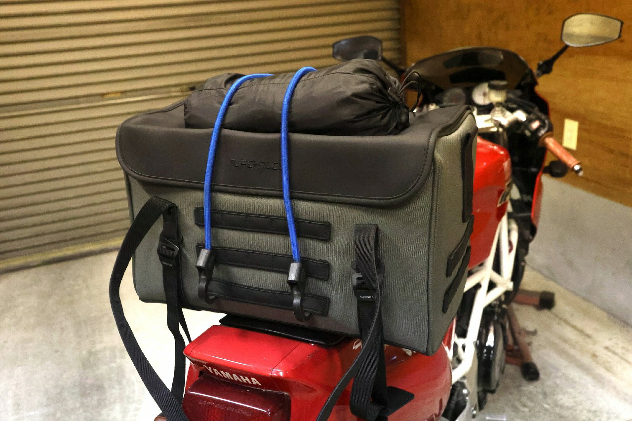 実際に車両へ装着した写真です。