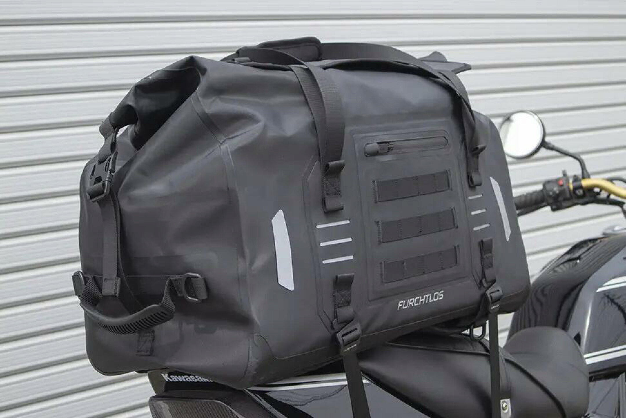 エベレストダッフルバック　カーボンブラック