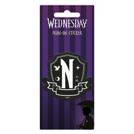 (ウェンズデー) Wednesday オフィシャル商品 Nevermore Academy ステッカー クレスト アイロン接着シート シール (1枚) 【海外通販】