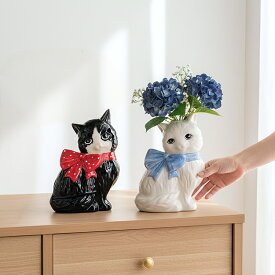 フラワーベース 猫 花瓶 セラミック 一輪挿し オブジェ 置物 おしゃれ 猫モチーフ 白猫 黒猫 リボン 花器 インテリア雑貨 ギフト 玄関 リビング 猫雑貨 猫グッズ