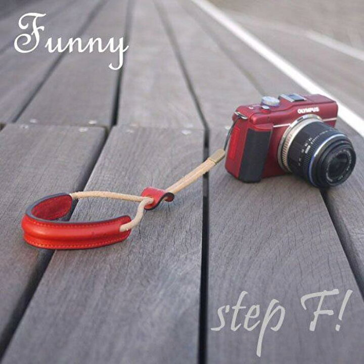 Funny カメラストラップ step F! Leather Wrist Strap RE レッド フォトアクセサリーのポラリス Luxecase ラックスケース カメラストラップ LXC-CLST-300R レッド