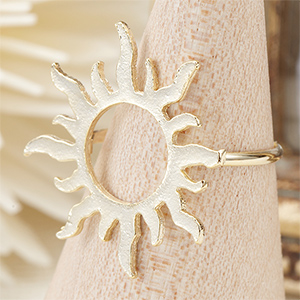 激安通販販売 シンプルな太陽モチーフのリングで手元も明るく リング 指輪 ピンキーリング 太陽 サンモチーフ 極細リング 肌なじみがいい プチプラ レディース メール便 ゴールド 送料無料 お得セット シンプル