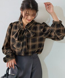 【スーパーSALE★3,230円！】【木村えりなさんYouTube紹介アイテム】柄が選べる2wayリボンギャザーブラウス ☆ ブラウス 2way オフィス ボウタイ 配色 チェック ラメ ストライプ ドット リボン ハイネック きれいめ 通勤 上品 ピエロ【Pierrot】 送料無料