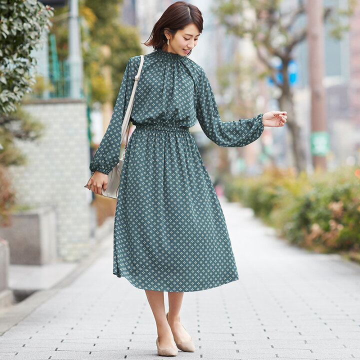 楽天市場 アウトレット レトロ柄 ブラウジングワンピース 総柄 シャーリング ワンピ ウエストゴム 膝下 膝丈 ミモレ丈 ロング ワンピース スタンドカラー クラシック M L レディース 30代 40代 Md Pierrot ピエロ