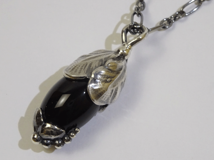 ジョージジェンセン　ブラック　ストーン　ネックレス Moonlight Blossom pea chain and oval pendant with black onyx
