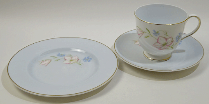 スージークーパー　コーンフラワー＆リリー 　プレート スージークーパー コーンフラワー＆リリー カップソーサーと