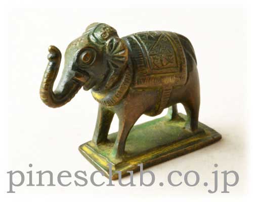 日本メーカー新品 インド製の真鍮の象です 売り込み 緑色に着色されています 小さいですが金属の重みがいい感じです 真鍮製 MBO-503 置物 緑色 象