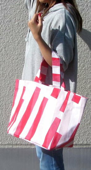 楽天市場 生地メーカーのサンプル品ための訳ありお買い得品 マチ付き トートバッグ ピンクレッド 作り方のコピー付き トートバッグ マザーズバッグ 大きめ 大きいサイズ おしゃれ ハンドバッグ 通学バッグ メール便 ゆうパケット ｏｋ 手芸のピロル