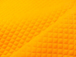 <店頭での販売が終了になった為の訳ありお買い得品 2割引き> カラー無地 キルティング生地 ( 無地 キルト ) ( オレンジ(山吹)(41))( 生地幅-約88cm×40cm ) ハギレ カットクロス 40cm オレ
