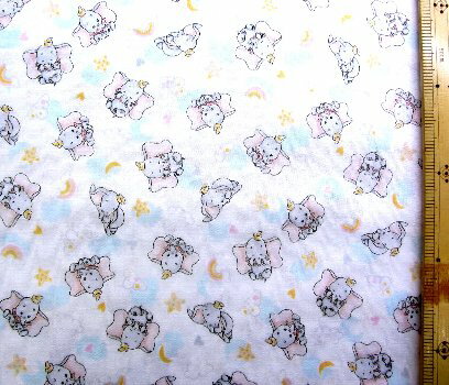 楽天市場 生地 ダブルガーゼ キャラクター ダンボ オフ 柄番号８ 布 綿100 生地幅 約106cm 商品の特性上 柄が多少歪んでいる場合がありますのでご了承ください ディズニー マスク 手芸のピロル
