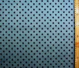 ダブルガーゼ生地 布 デニム調 星柄（ ブルーに紺 ) （ 綿100％ ) 生地幅－約105cm （ 商品の特性上、柄が多少歪んでいる場合がありますのでご了承ください。 )（ 星 星柄 空 スター ドット マスク ハンカチ スタイ 赤ちゃん ベビー ）