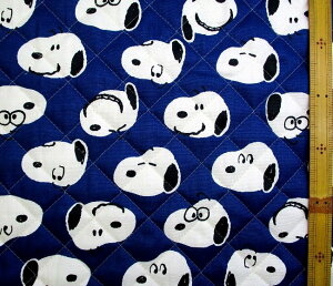Q- キルティング 生地 布 スヌーピー ( 紺 ネイビー 系 ) 柄番号169 キルティング生地 キルト 生地幅-約106cm 表地-オックス( 綿100% ) ( スヌーピー生地 スヌーピー 生地 キルティング生地 ピー