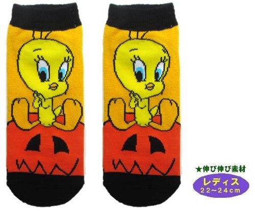 可愛いキャラクターのソックス 靴下 です キャラクター ソックス ルーニー テューンズ レディス22 24ｃｍ かぼちゃ ｏｋ ワーナーブラザーズ ゆうパケット 黒 オレンジ トゥイーティー メール便 日本最大級の品揃え