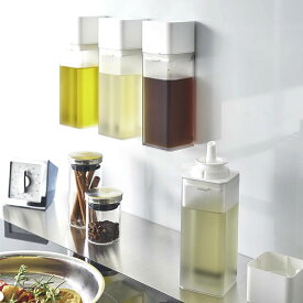 【4月5日はP最大10倍祭】マグネット調味料ボトル タワー 調味料入れ 液体 浮かせる収納 磁石 使いやすい おすすめ おしゃれ オリーブオイル ごま油 調理油 みりん 醤油 料理酒 白 黒 ホワイト ブラック 5718 5719 tower 山崎実業 yamazaki ヤマジツ