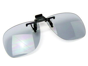 【送料無料メール便】サングラス クリップオン 跳ね上げ 高性能 UVカット 薄い色ライトカラーレンズ メガネにつける ドライブ 前掛け Mサイズ 大きめ ライトスモーク レンズソフトケース付