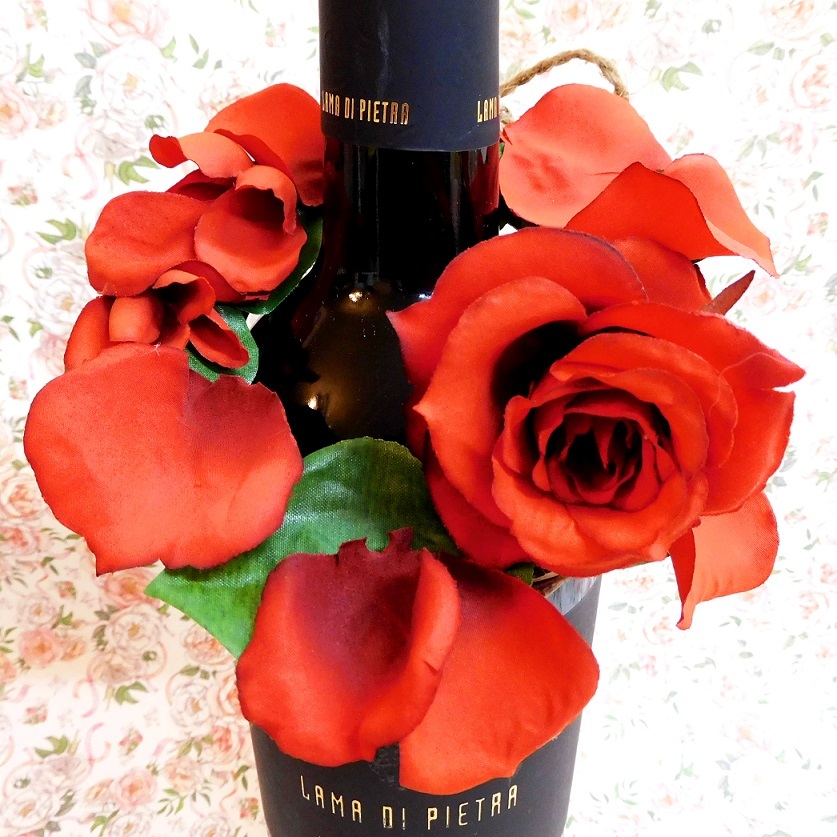 【54%OFF!】 超安い イタリア産の赤ワインと赤薔薇のフラワーワインホルダー イタリア 赤ワイン フラワーワインホルダー ※造花使用 hirx.biz hirx.biz
